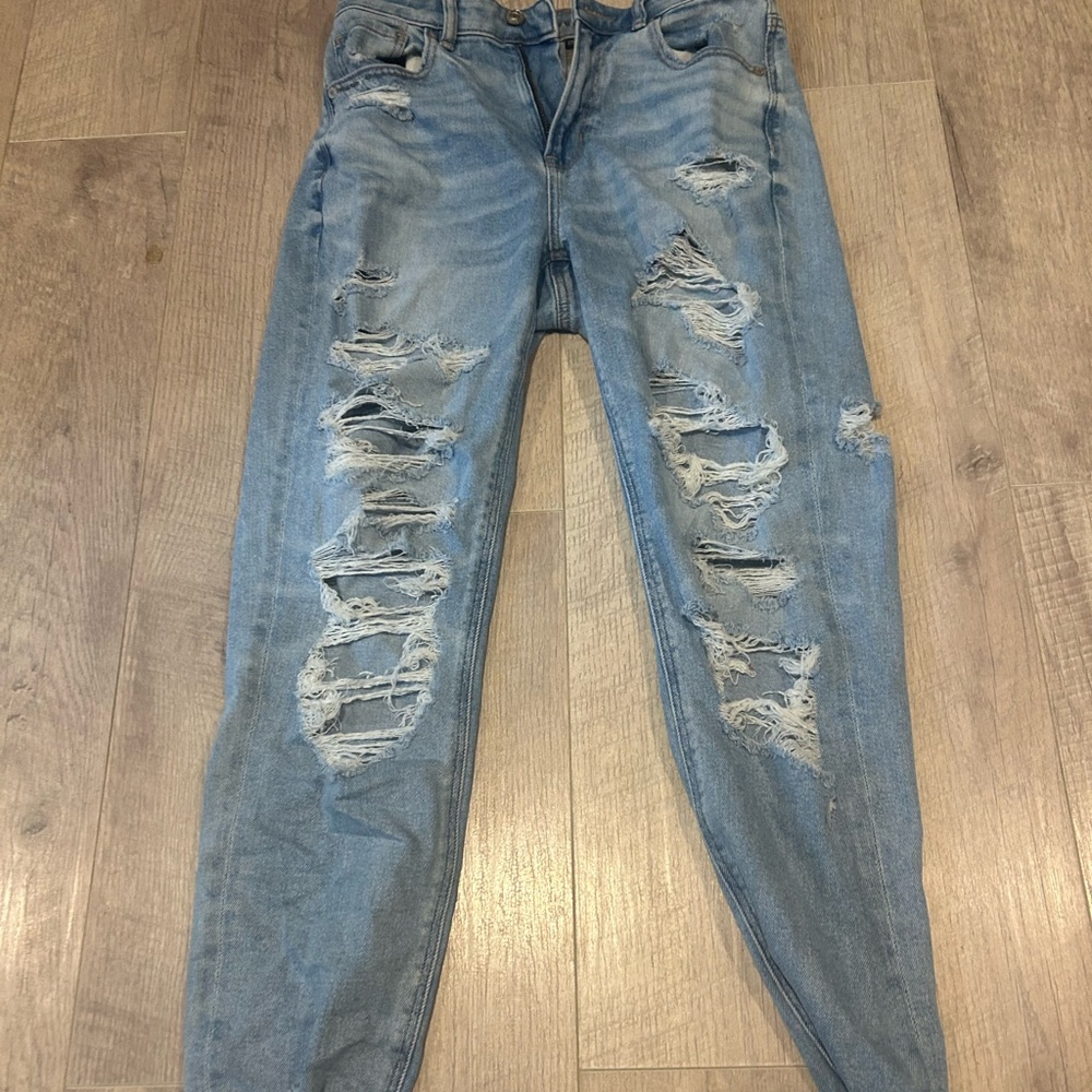 American Eagle Outfitters Light Blue Distressed Boyfriend Jeans